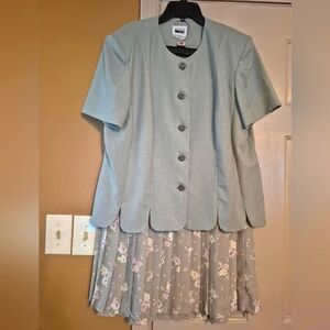 Vintage Leslie Fay Light Green Blazer and Floral Skirt Set
